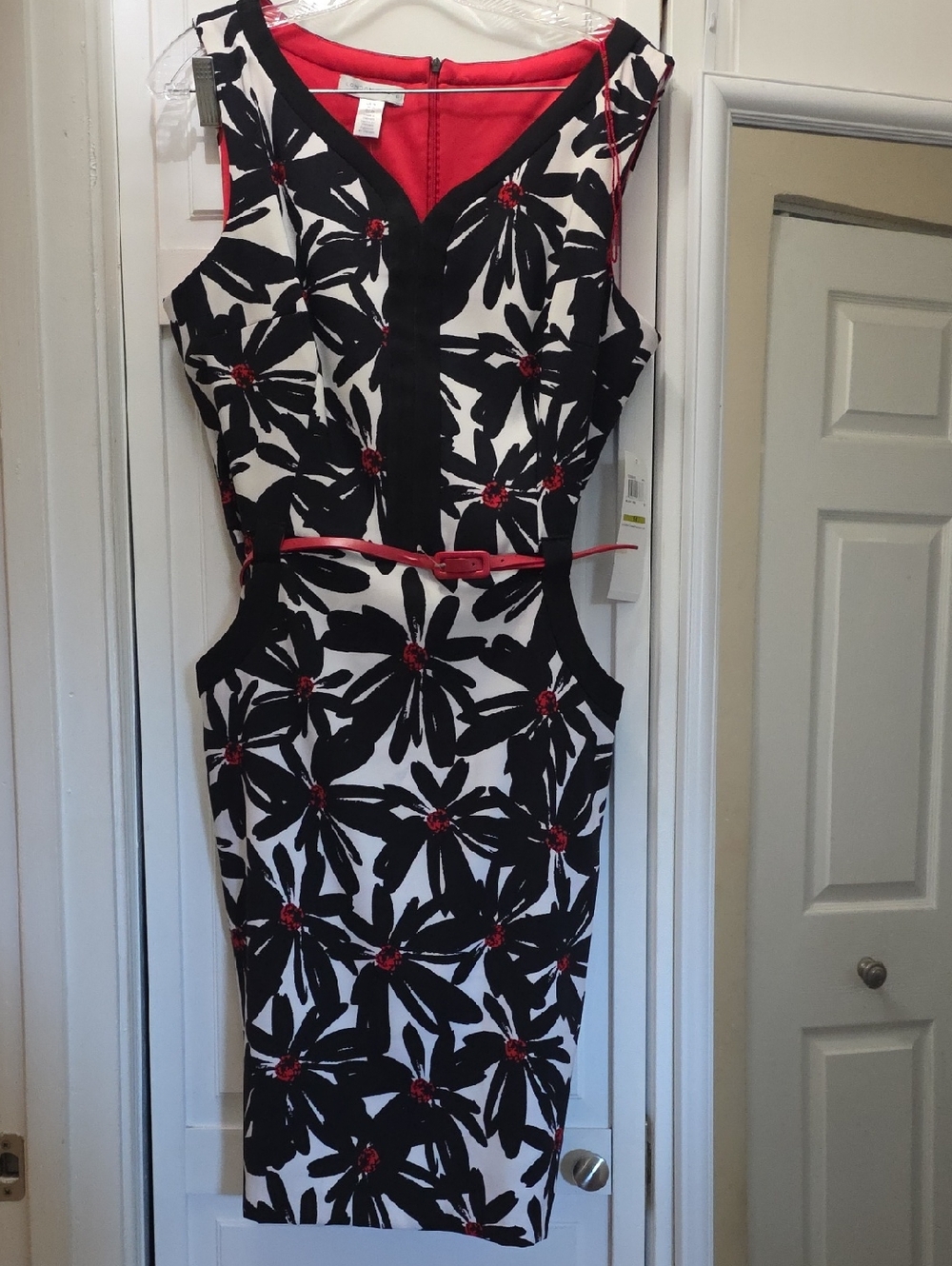 London Times Floral Sheath Dress Black & White w/Red Accents, Pockets Sz 14